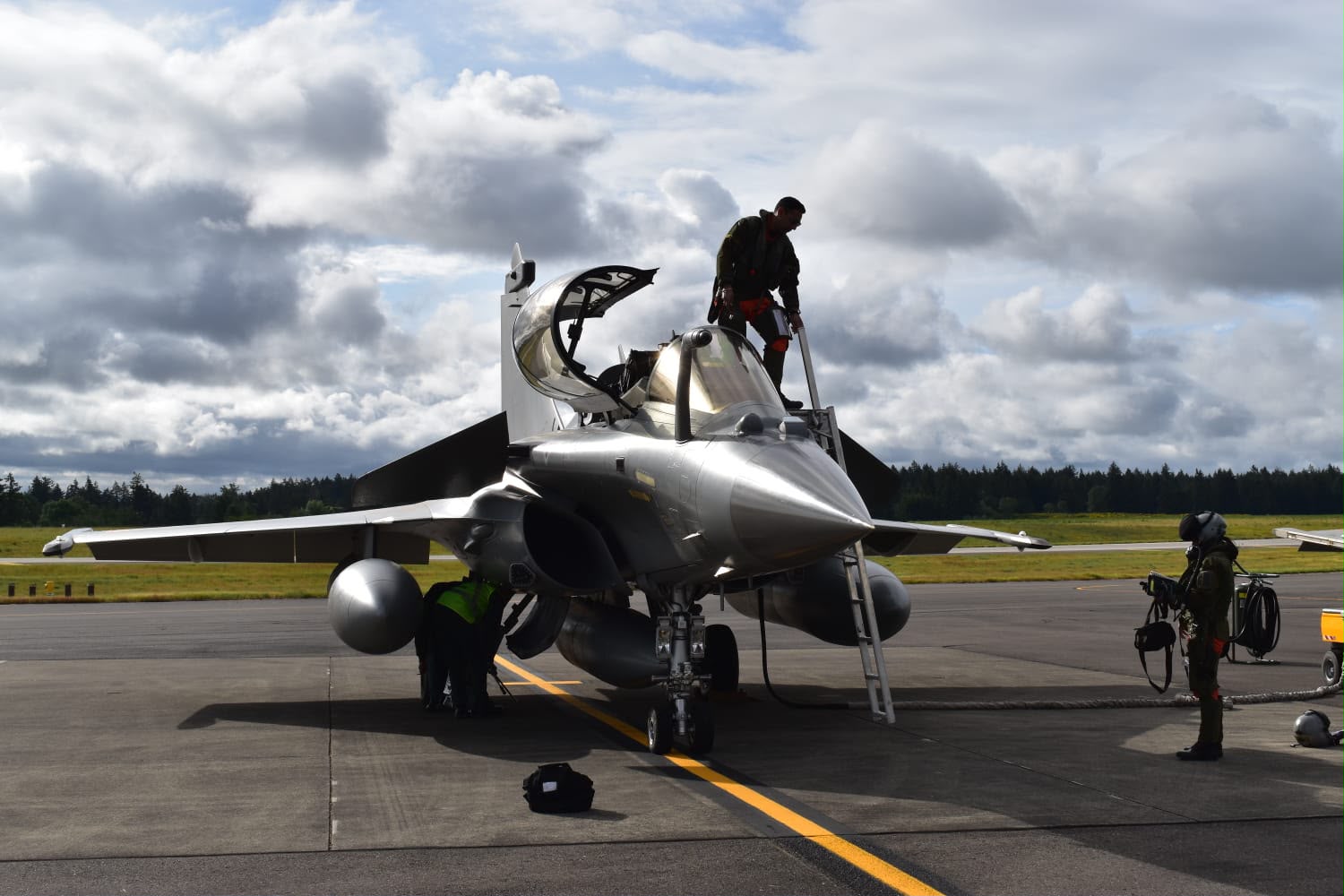 114 Rafale Deal Anchored to 'Make in India' as Modi Heads to France for G7 Talks With Macron