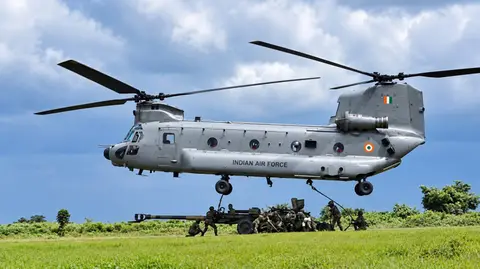 Brahmastra Corps Chinook Training Lifts Ultra Light Howitzer Underslung
