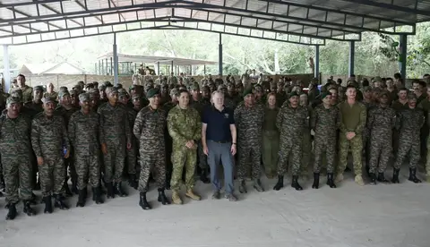 High Commissioner Philip Green meets Australian troops at Exercise AUSTRAHIND 2026 in Kerala