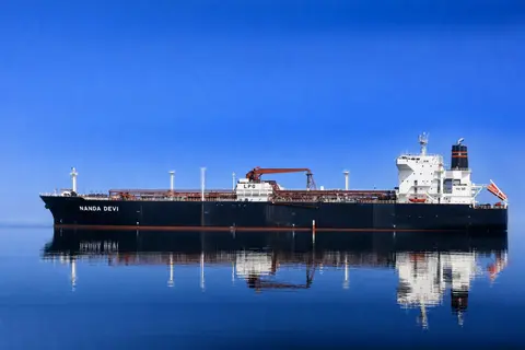 Indian Navy Quietly Moves Warships Into Hormuz to Guard India’s Oil and Gas Lifeline
