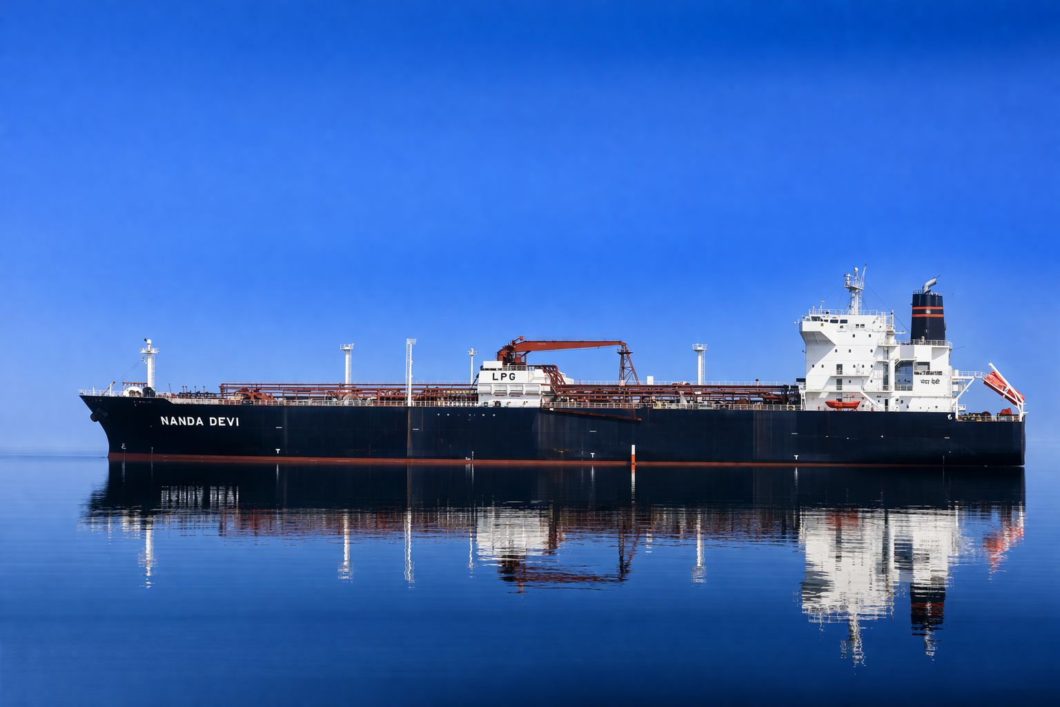 Indian Navy Quietly Moves Warships Into Hormuz to Guard India’s Oil and Gas Lifeline