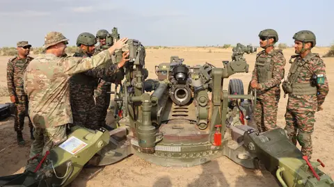 M777 Live Firing at Mahajan Ranges: Indian Army Crews Destroy All Targets as US Troops Look On